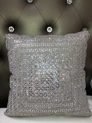 Almohada decorativa Sparkles Home Madison Avenue estrás, lujosa Foto 1 de 4