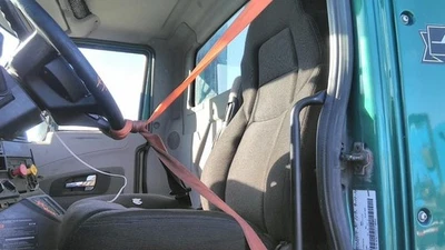 INTERNATIONAL PROSTAR 122 SEAT FRONT Left 3862443 - Image 1 of 4