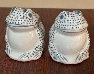 Green Spotted Frog Salt & Pepper Shakers - Picture 1 of 8