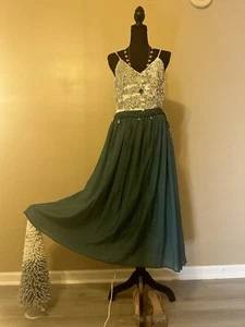 Airy and Light long Green Skirt - Picture 1 of 6