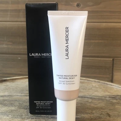 Crema hidratante tintada natural Laura Mercier BS SPF 30 #2C roble 1,5 fl oz Foto 1 de 4