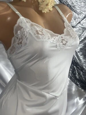 ВИНТАЖНЫЙ ШЕЛКОВИСТЫЙ нейлона QUINTESSENCE VICTORIAN DEMURE серебряное платье скольжения 36»/38» новый - Изображение 1 из 4