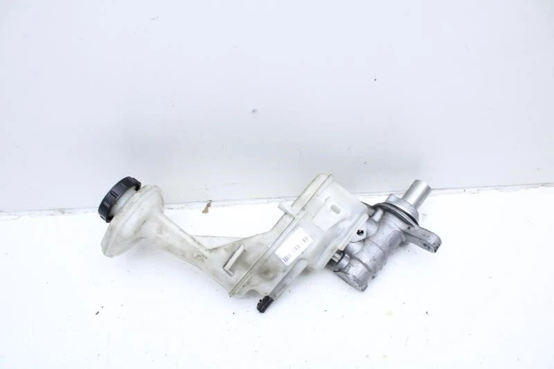2014-2020 Nissan Rogue Brake Master Cylinder w/ Reservoir 46010-4CU0A OEM - Image 1 of 4