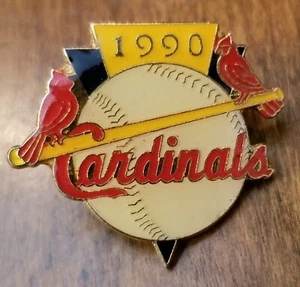 Pin de solapa de recuerdo de los Cardenales de San Luis 1990 Missouri MLB béisbol Peter David - Imagen 1 de 2