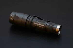 Linterna LED personalizada Surefire E1L + KX1 soporte de cola de titanio *NUEVO DE LOTE ANTIGUO* - Imagen 1 de 3