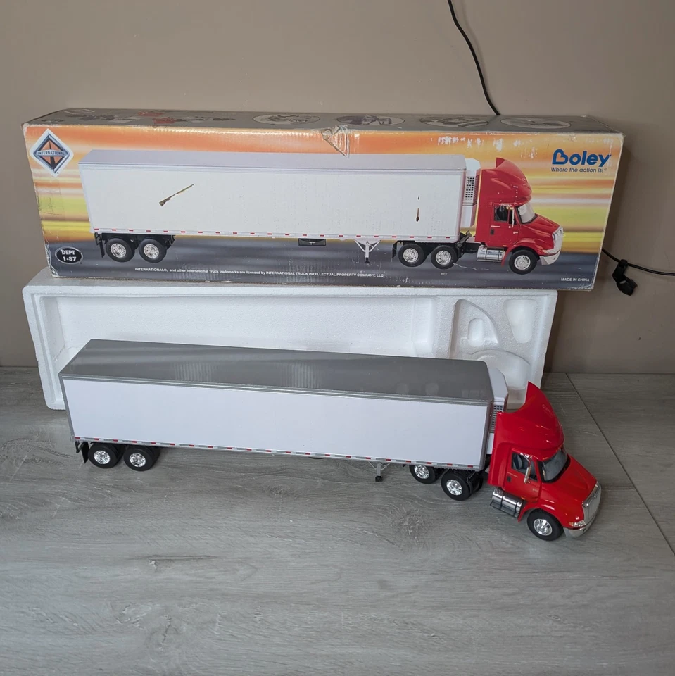Boley 1:32 Scale International 8600 Tractor Trailer & 53' Reefer - Open Box - Image 1 of 4