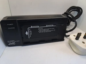 Cargador de batería para videocámara adaptador de corriente alterna JVC AA-V6EK - probado y funcionando - Imagen 1 de 2
