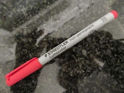 Staedtler Lumicolor Non-Permanent, Strichstärke M, Farbe Rot NEU - Bild 1 von 2