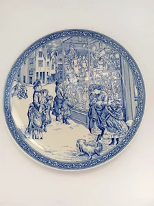 The Spode Blue Room Christmas Plate No. 4 depicting early Victorian drawing. - Imagen 1 de 5