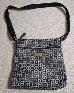 Tommy Hilfiger Damen Umhängetasche Monogram mit schwarz-weißem "H"-Muster 25 - Bild 1 von 20