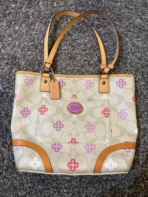 蔻驰 Peyton 签名花卉帆布单肩包 22221 紫色 — 第 1/4 张图片