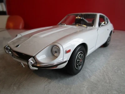 Road Signature 1970 Datsun 240Z en blanco 1:18 coche fundido a presión Foto 1 de 4