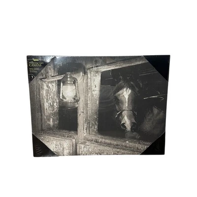 NUEVO Arte de pared Randiance luz parpadeante lienzo cuadro caballo en granero con linterna Foto 1 de 4