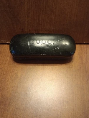 Gafas de sol Gucci negras con cubierta forradas de terciopelo estuche rígido usadas Foto 1 de 4