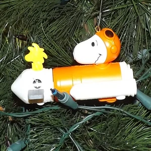 🎅🏽 CUSTOM PEANUTS SNOOPY & WOODSTOCK NASA SPACE SHIP FIGURE CHRISTMAS ORNAMENT - Imagen 1 de 2