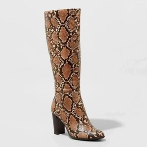 Nuevo UN NUEVO DÍA Talla 7 BRANDEE Botas de Moda Tacón Hasta la Rodilla Patrón Serpiente Taupe - Imagen 1 de 4