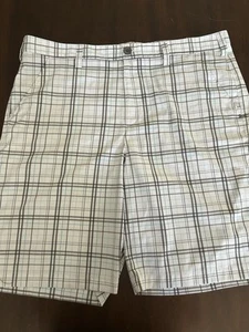 Under Armour Golf Shirts Men’s Size 40 - Picture 1 of 6