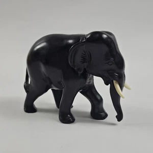 Vintage afrikanischer glänzender brauner Elefant Figur mit Stoßzähnen misst 4,25" x 5" - Bild 1 von 7