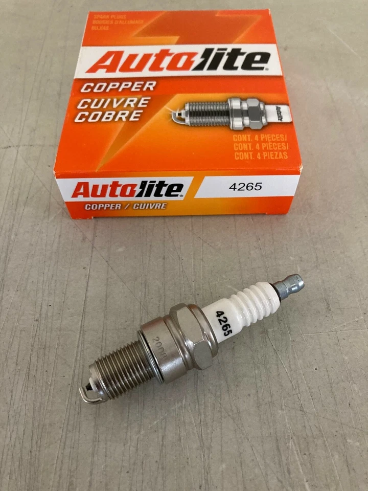 CUATRO (4) BUJÍAS AUTOLITE 4265 CAJA/PAQUETE se adapta a BPR4ES RN12YC WR7DC+  Foto 1 de 1