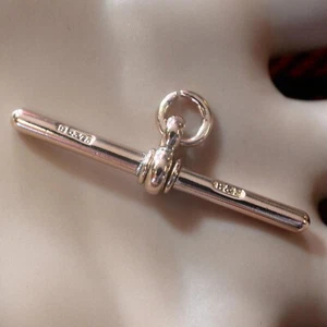 9 ct GOLD second hand T/Bar pendant or charm - Picture 1 of 3