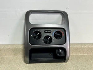 Jeep Liberty 2004-2007 control de temperatura climático con bisel OEM - Imagen 1 de 3