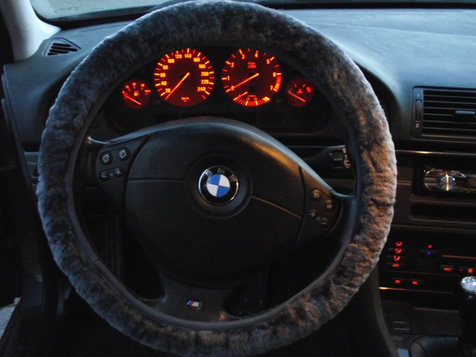 Fellbezug, Lenkradbezug, Lenkradhülle aus echtem Lammfell - Bezug universell  - Bild 1 von 1