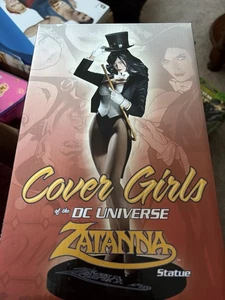 DC Cover Girls Magician Zatanna Porcelain Statue - Picture 1 of 6