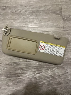 🔥2004-2005 Toyota RAV 4 conductores lado izquierdo iluminado bronceado OEM vinilo parasol ¡limpio! Foto 1 de 4