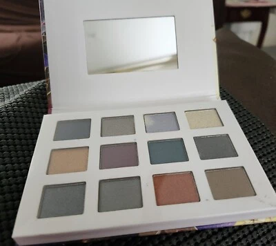 Avon Reach For The Stars Eye Palette - Image 1 of 3