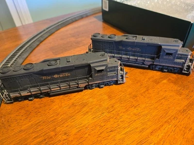 Bachmann Spectrum (2) GP-35 Locomotives Rio Grande Detailed Excellent - Video - Image 1 of 4