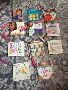 American Girl Y2K Rucksack Bücher 10 mit Mini Magazin Schlüsselanhänger Sammler - Bild 1 von 4