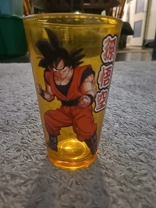 Vaso de agua Dragon Ball Z Goku FUNimation 5 3/4" de alto pinta naranja - Imagen 1 de 7