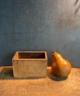 Vtg MINIATURE WOOD CRATE box bin case fingerjointed general store,dollhouse,tool - Image 1 of 4