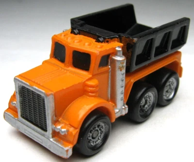 ВИНТАЖНЫЙ СТРОИТЕЛЬНЫЙ САМОСВАЛ 1987 GALOOB MICRO MACHINES ОРАНЖЕВЫЙ С ЧЕРНЫМ - Изображение 1 из 4