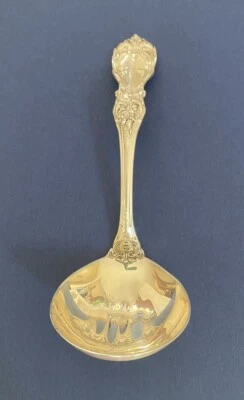 Cucharón de plata esterlina Reed & Barton Burgandy 6,5"" sin mono Foto 1 de 4