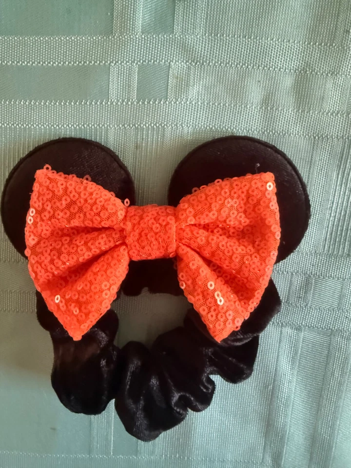 Corbata para el pelo de lentejuelas de terciopelo crujiente orejas de Minnie Mouse de Disney Foto 1 de 1