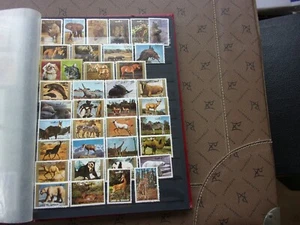 UMM AL QIWAIN - 37 timbres oblitérés (animaux) (FG)  - Picture 1 of 1
