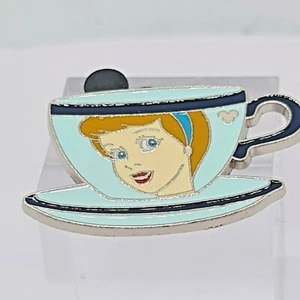 Disney Trading Pin Cinderella Gesicht auf Tasse versteckt Mickey Disney Parks 2009 - Bild 1 von 6