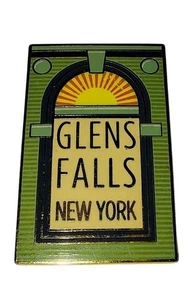 Glens Falls New York Werbung Hut Pin Souvenir Art Deco Stil Sunburst  - Bild 1 von 5