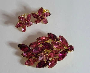 Pink Rhinestone Brooch & Clip-on Earrings vintage - Picture 1 of 7