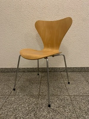 Original Fritz Hansen Stuhl aus Holz / Ahorn, Design Klassiker von Arne Jacobsen - Bild 1 von 3