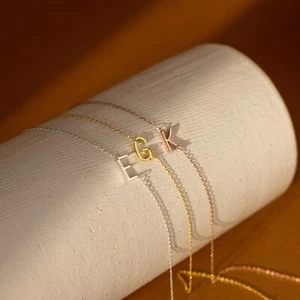 Mini collar inicial lateral - Imagen 1 de 9
