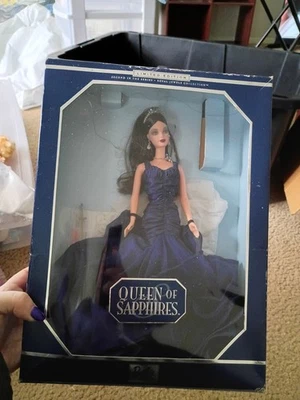 Muñeca Barbie Reina de Zafiros Colección Joyas Reales 2000 Foto 1 de 4