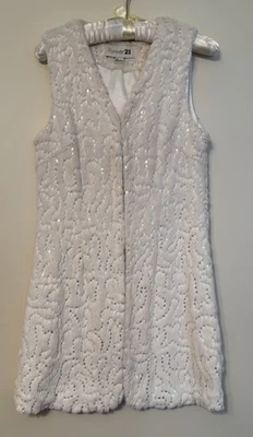 Chaleco largo para mujer Forever 21 blanco peludo con lentejuelas plateadas talla SP forro satinado Foto 1 de 4