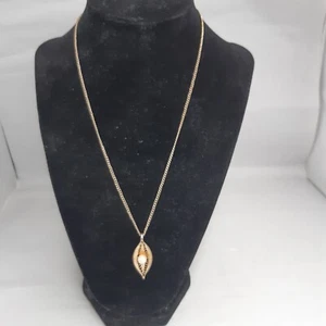 Sarah Coventry Canada Gold Tone Necklace with Filigree Drop Pendant Faux Pearl - Picture 1 of 8