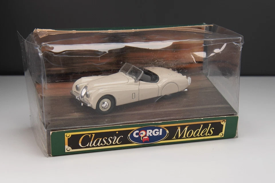 Corgi Classic Models #96040 Jaguar XK120 open top creme 1948 Die-Cast 1:43 + OVP - Bild 1 von 4