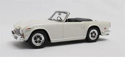 Triumph TR5 P.I. échelle culte 1:18 1967 en blanc - Photo 1/3