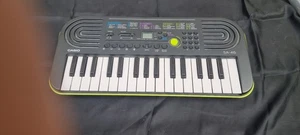 Casio SA-46 Mini Elektronisches Keyboard, Batterienbetrieben Oder Mit Adapter - Bild 1 von 1