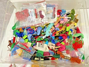 Lot of over 200 skeins of embroidery thread/some in Floss Away bags/rings/all co - Picture 1 of 7