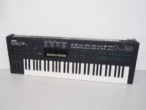 YAMAHA DX7 II-D Synthesizer Digital Keyboard - Picture 1 of 4